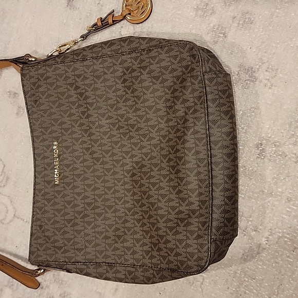 Michael Kors Jet Set Travel Large Logo Messenger Bag~EUC - Picture 2 of 16